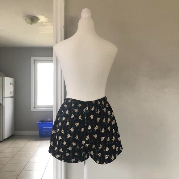 Handmade floral shorts - Picture 2 of 3